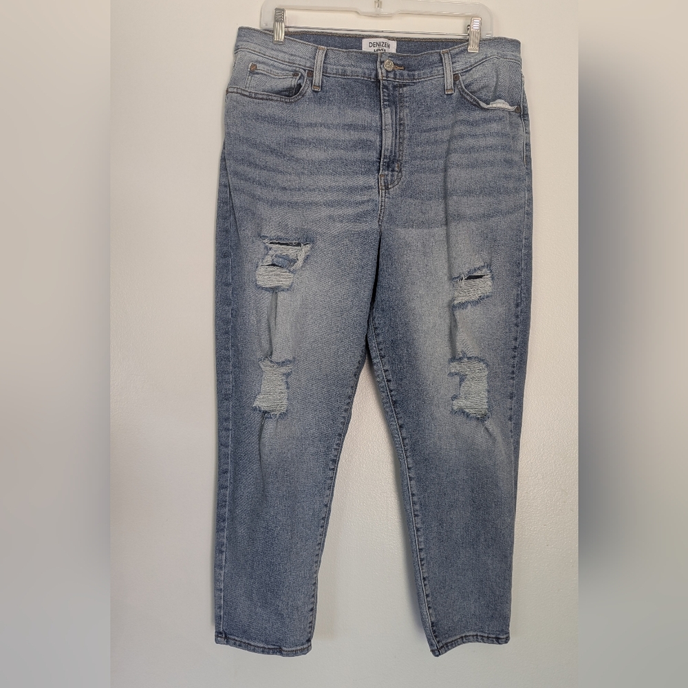 Denizen From Levi's Light Wash Ripped Distressed Straight Mom Jean Size 32